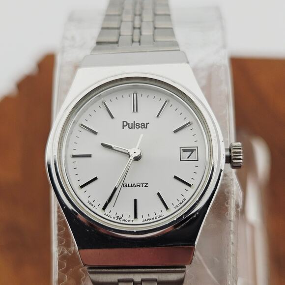 Pulsar Silver Tone Calendar Dial Watch Everyday Basic Casual Simple Classic - Picture 2 of 7
